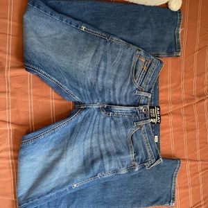 Ariat jeans- blue wash jeans 31/32